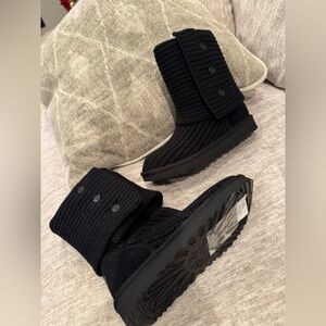 New in box classic candy black Uggs